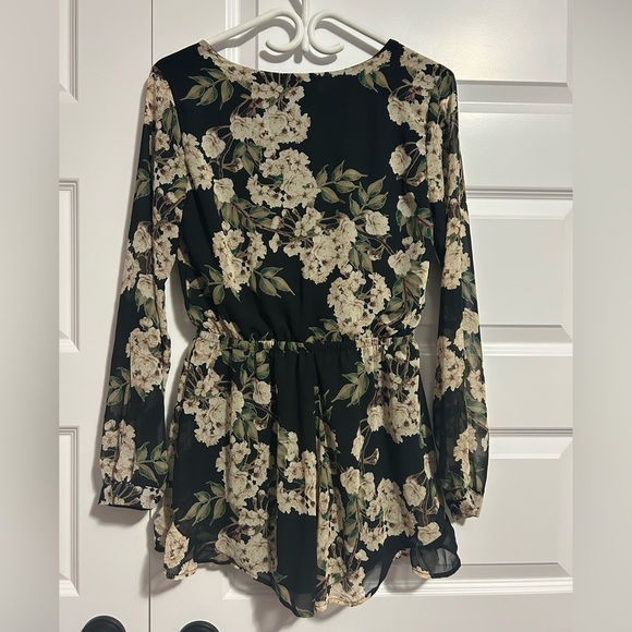 Astr the Label Floral Shorts Romper - Picture 2 of 6